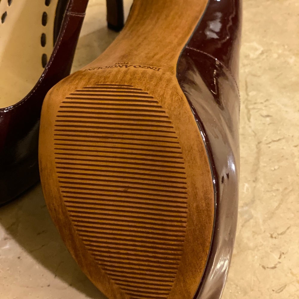 Shoes. - Picture 2 of 5
